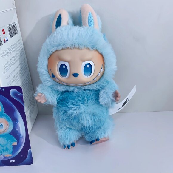 Big into Energy Labubu V3 Hope - Picture 3 of 5